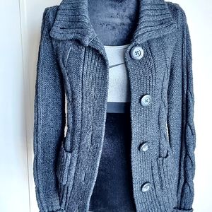 AMERICAN EAGLE BUTTON DOWN CARDICAN SWEATER